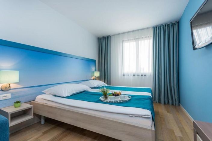 Image No.4-8 Bed Property for sale