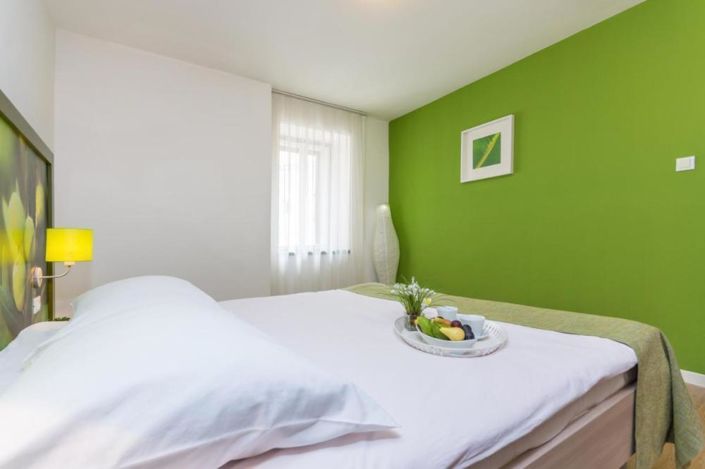 Image No.5-8 Bed Property for sale