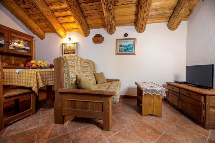 Image No.10-6 Bed Property for sale