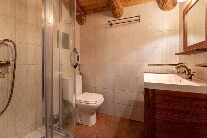 Image No.12-6 Bed Property for sale