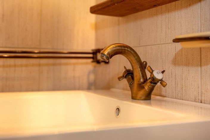 Image No.20-6 Bed Property for sale