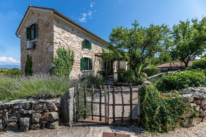 Image No.24-6 Bed Property for sale