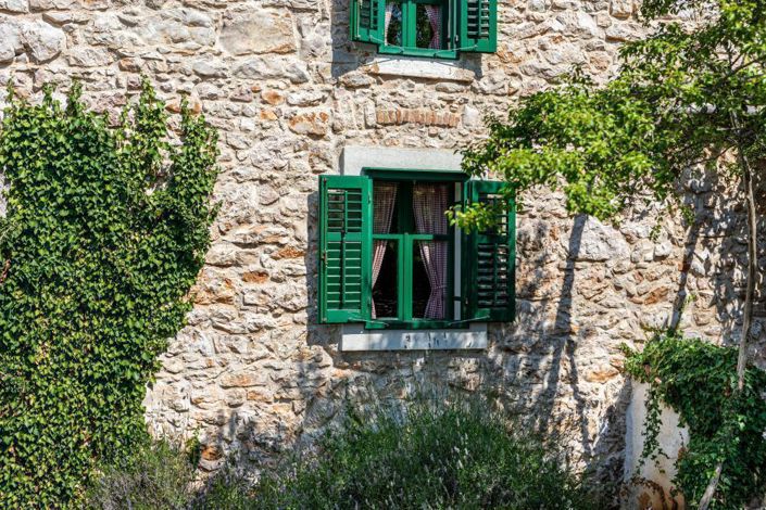 Image No.25-6 Bed Property for sale