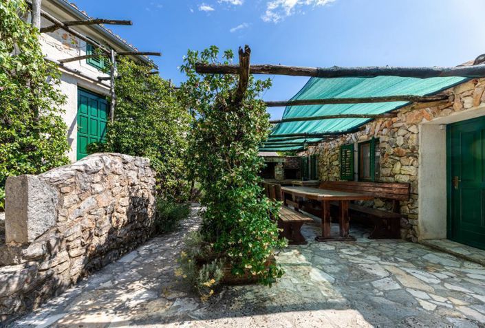 Image No.6-6 Bed Property for sale