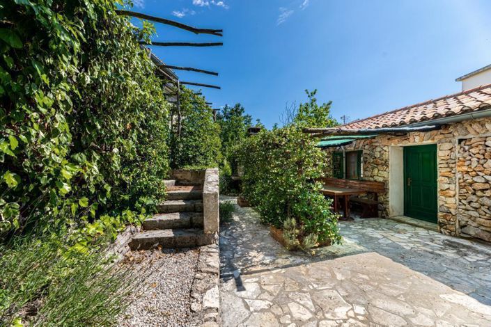 Image No.7-6 Bed Property for sale