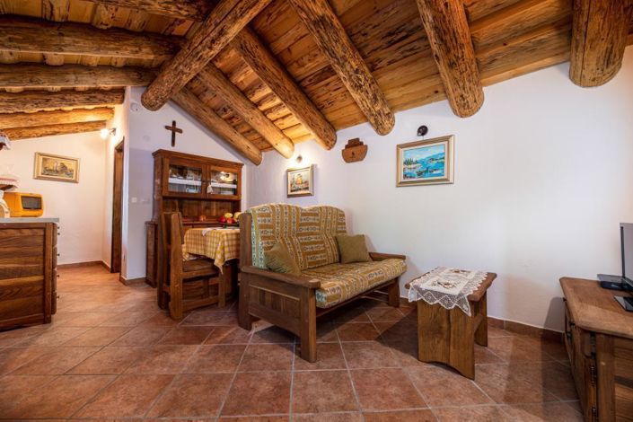 Image No.9-6 Bed Property for sale