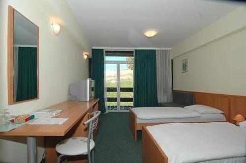 Image No.6-42 Bed Property for sale