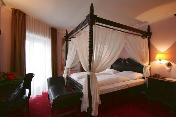 Image No.4-21 Bed Property for sale