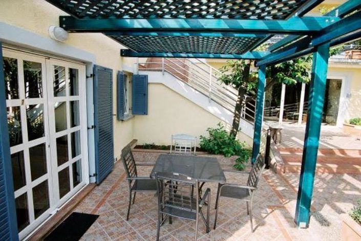 Image No.11-10 Bed Property for sale