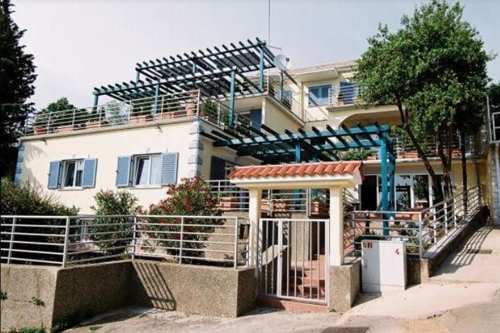 Image No.13-10 Bed Property for sale