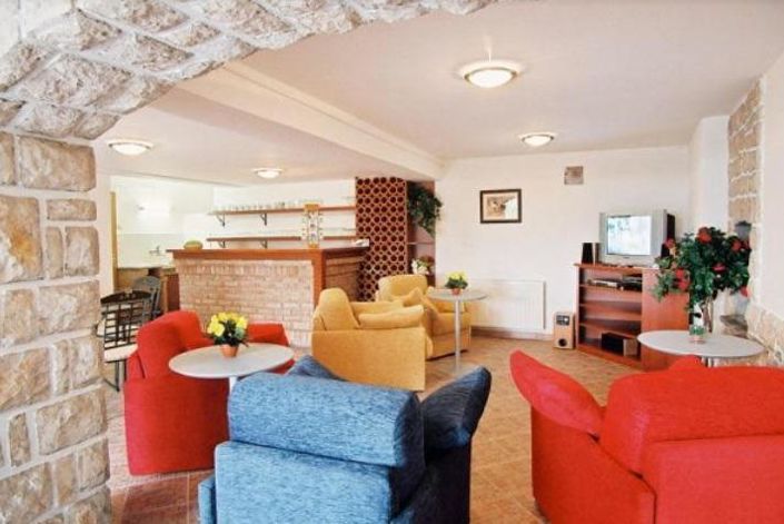 Image No.16-10 Bed Property for sale