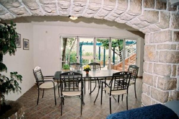 Image No.18-10 Bed Property for sale