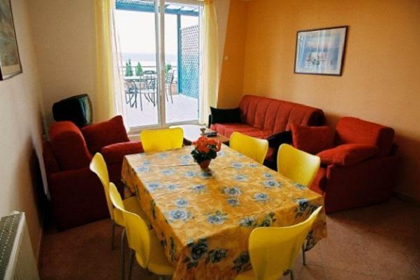 Image No.5-10 Bed Property for sale