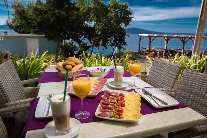 Image No.13-19 Bed Property for sale