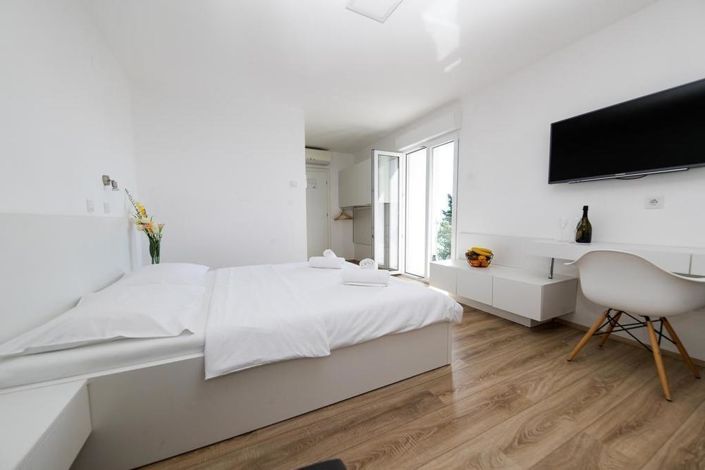 Image No.4-19 Bed Property for sale