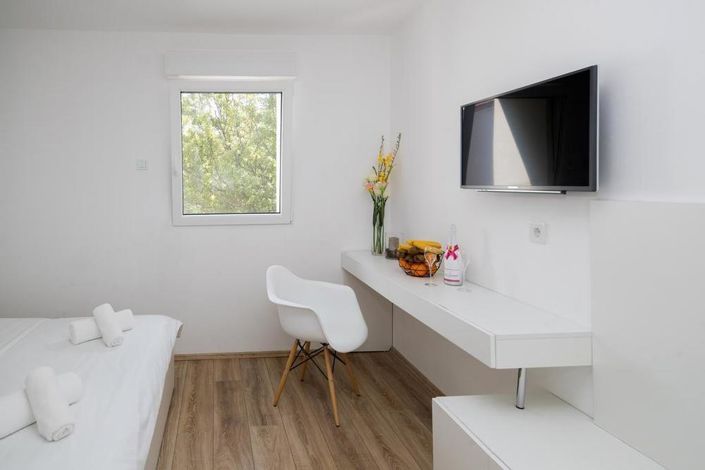 Image No.6-19 Bed Property for sale