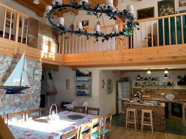 Image No.10-6 Bed Property for sale