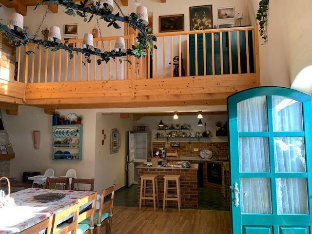 Image No.11-6 Bed Property for sale