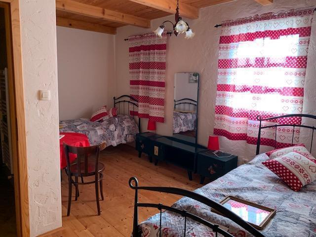 Image No.19-6 Bed Property for sale