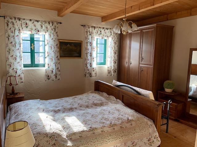 Image No.20-6 Bed Property for sale