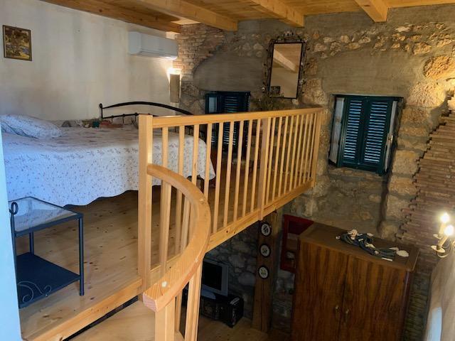 Image No.21-6 Bed Property for sale