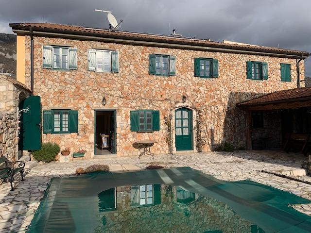 Image No.3-6 Bed Property for sale