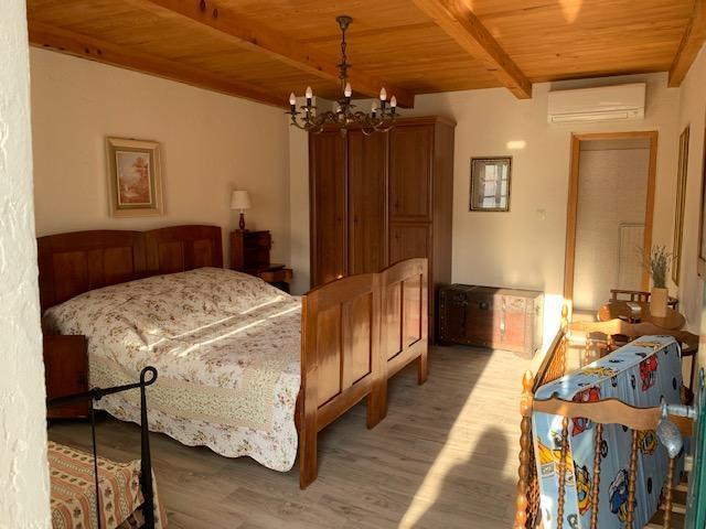 Image No.8-6 Bed Property for sale