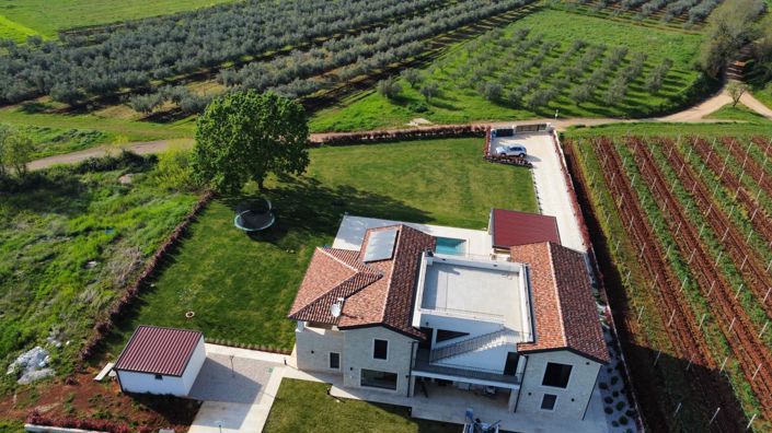 Image No.2-5 Bed Property for sale