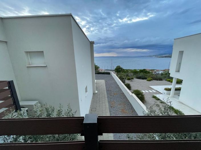 Image No.10-3 Bed Property for sale