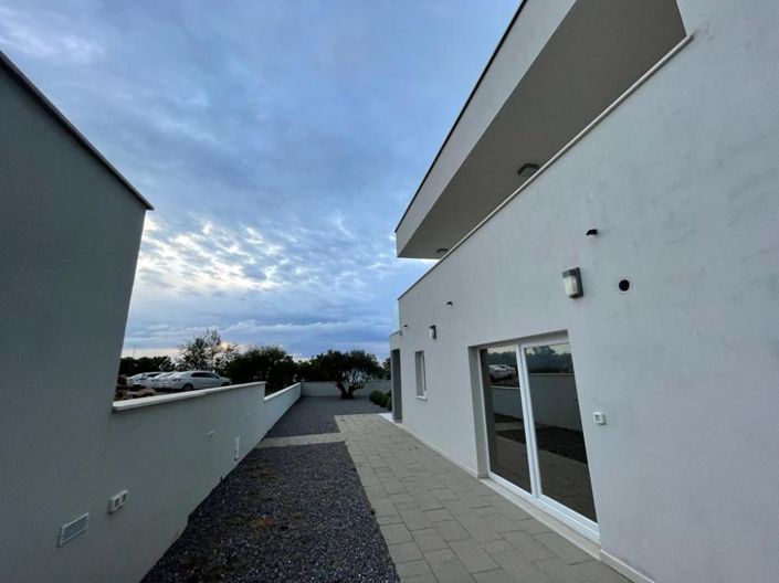 Image No.11-3 Bed Property for sale