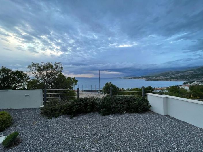 Image No.17-3 Bed Property for sale