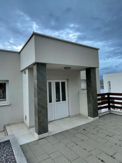 Image No.8-3 Bed Property for sale