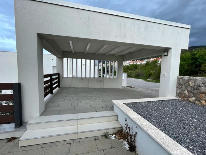 Image No.9-3 Bed Property for sale