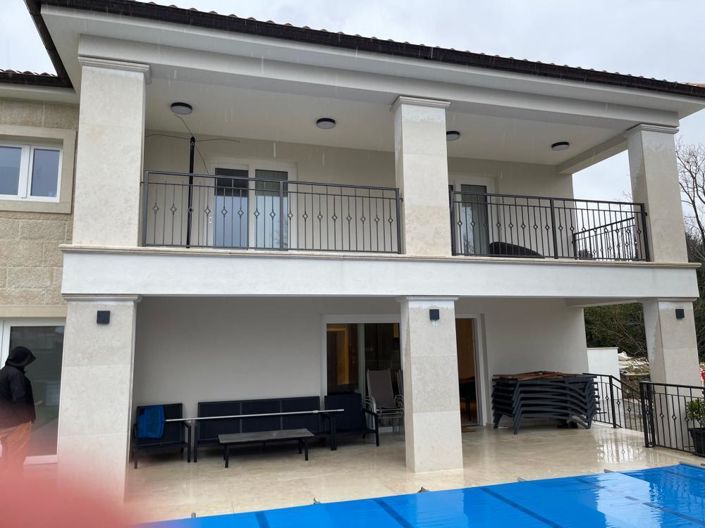 Image No.14-4 Bed Property for sale