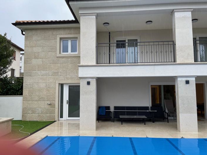 Image No.15-4 Bed Property for sale