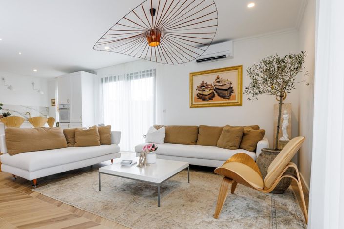 Image No.19-4 Bed Property for sale