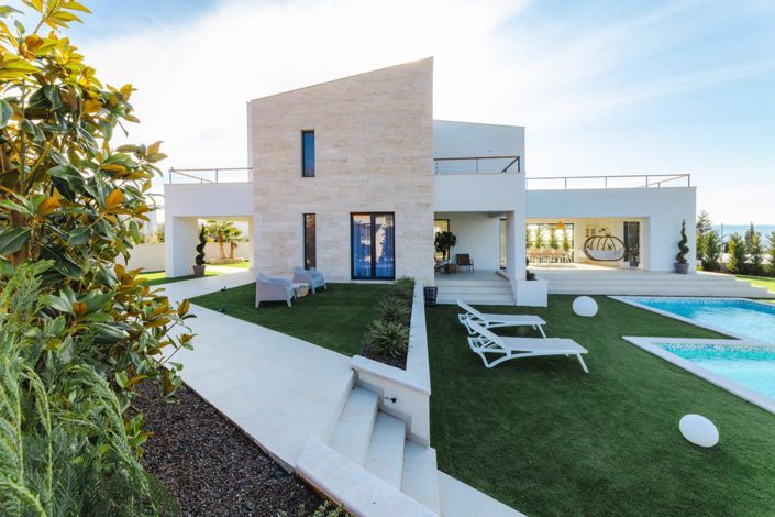 Image No.2-4 Bed Property for sale