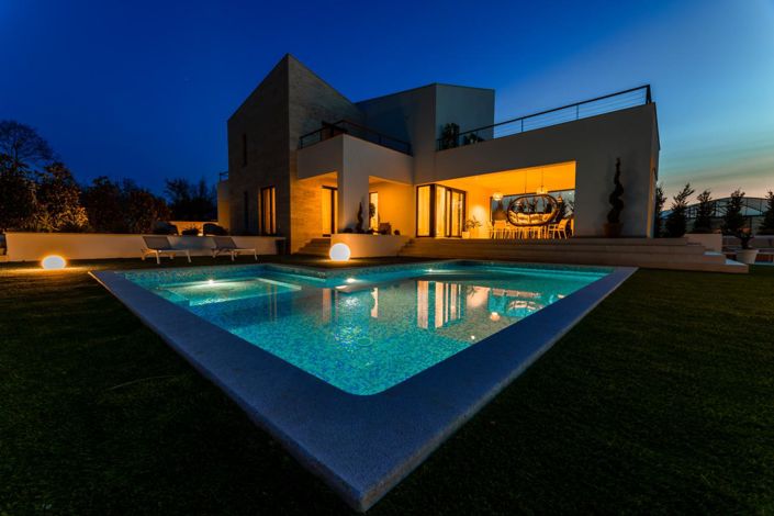 Image No.7-4 Bed Property for sale