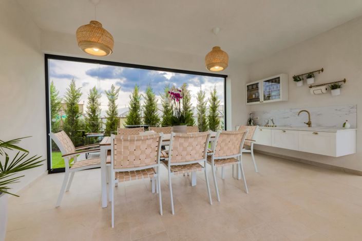 Image No.9-4 Bed Property for sale