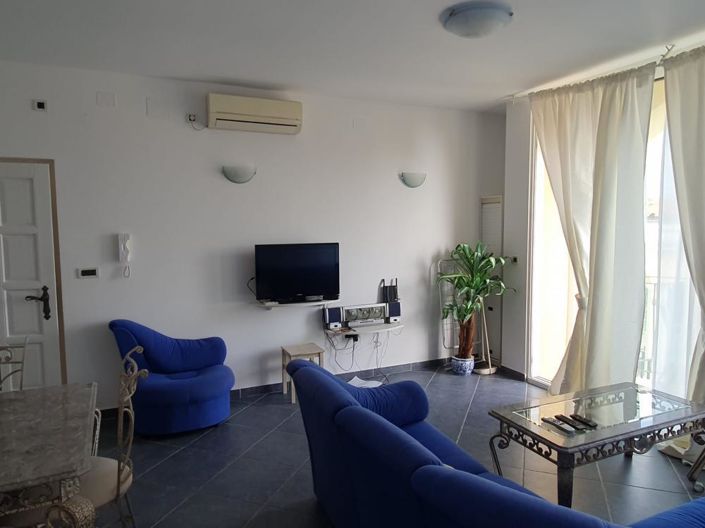 Image No.11-12 Bed Property for sale