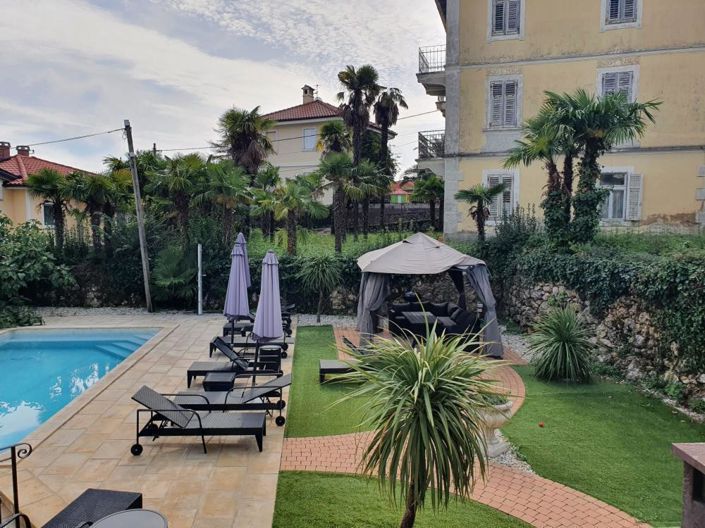 Image No.15-12 Bed Property for sale