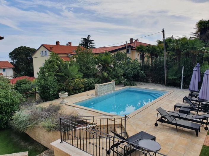 Image No.17-12 Bed Property for sale