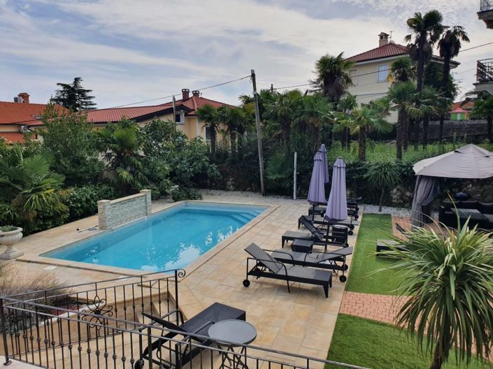 Image No.18-12 Bed Property for sale