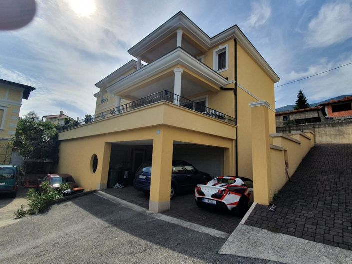 Image No.2-12 Bed Property for sale