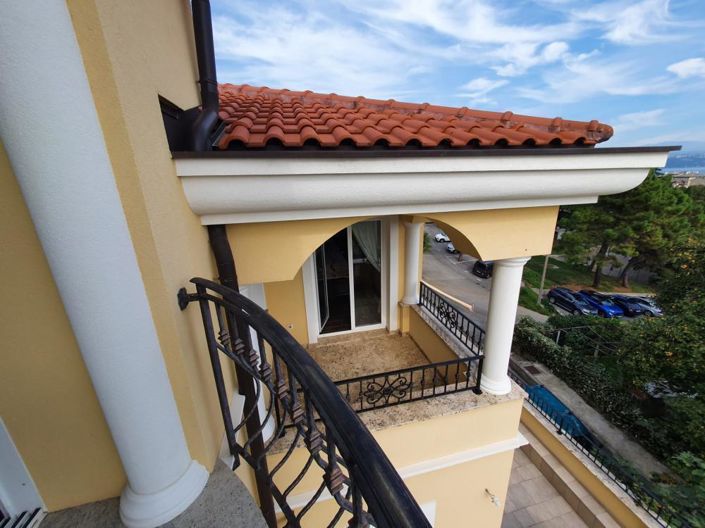 Image No.5-12 Bed Property for sale