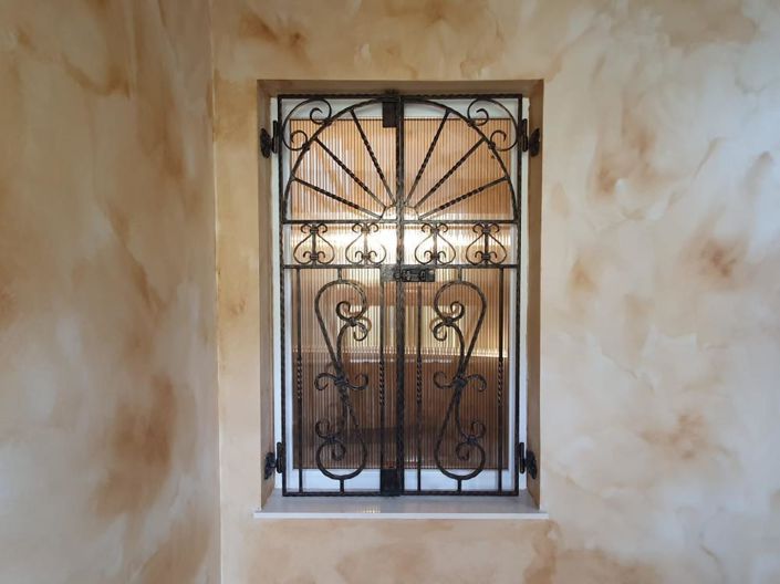 Image No.7-12 Bed Property for sale