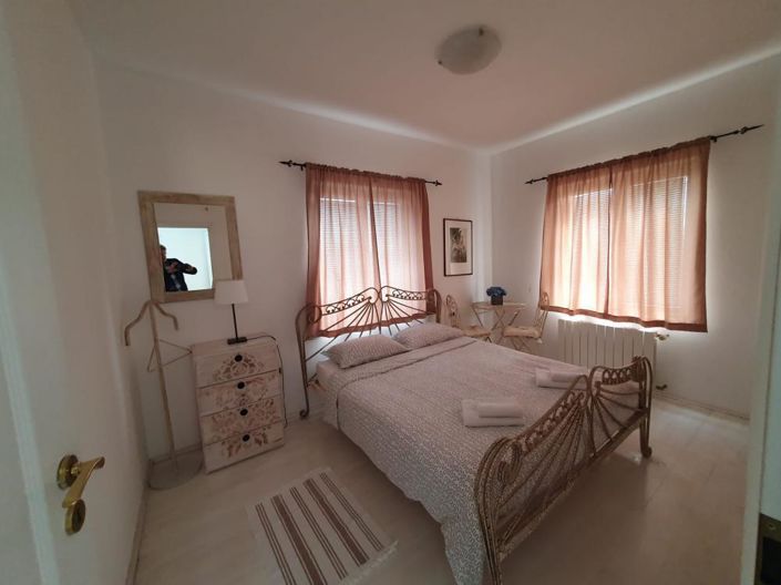 Image No.9-12 Bed Property for sale