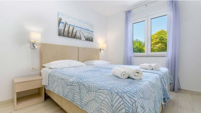 Image No.12-3 Bed Property for sale