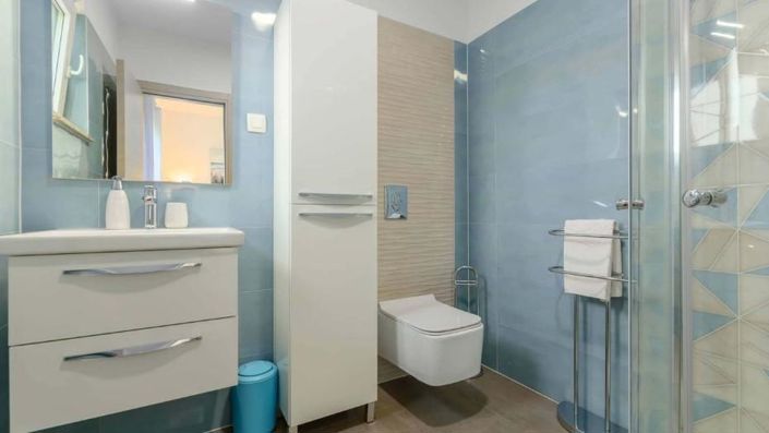 Image No.13-3 Bed Property for sale