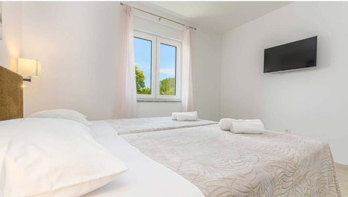 Image No.14-3 Bed Property for sale